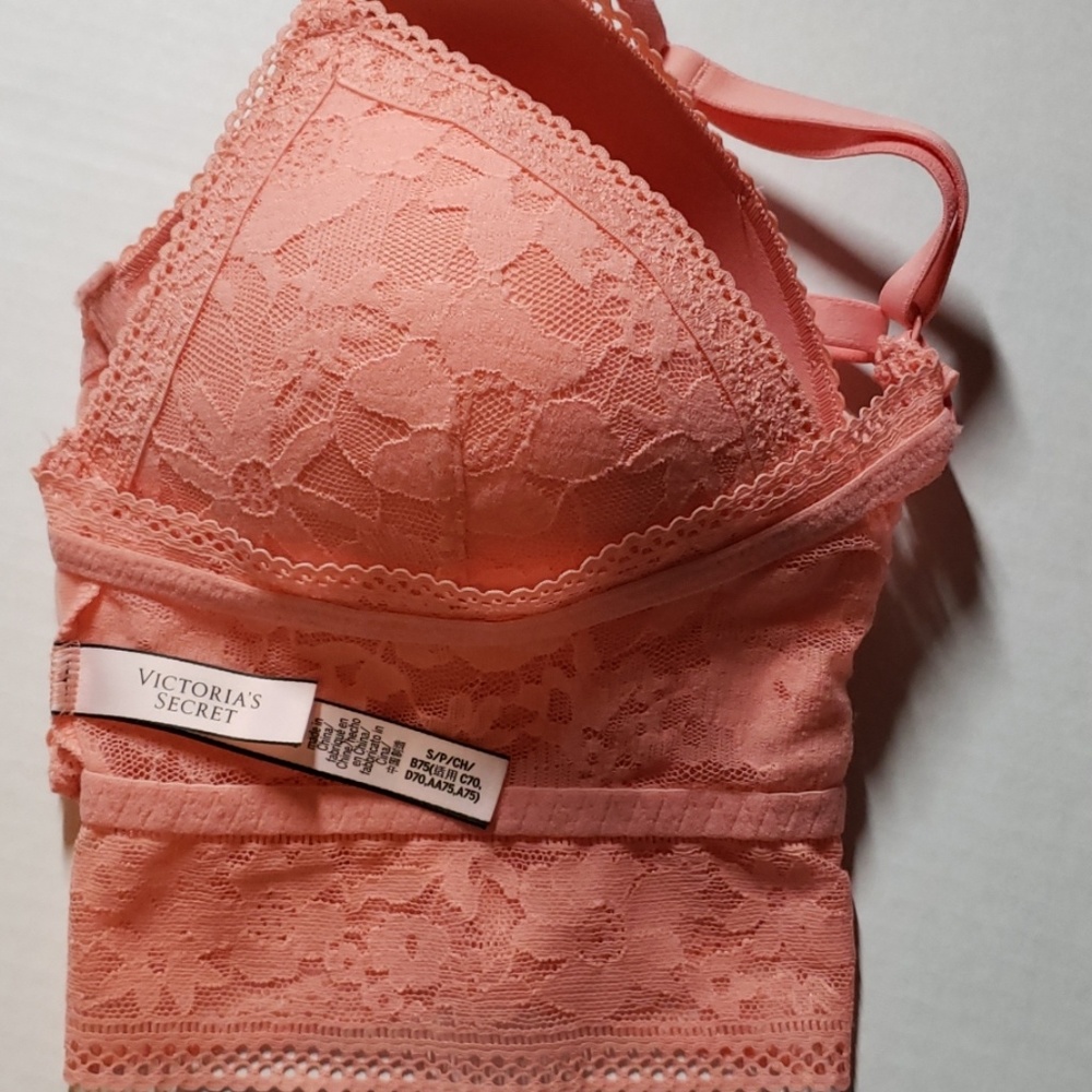 Two Victoria's Secret Lace Bras - Picture 8 of 8